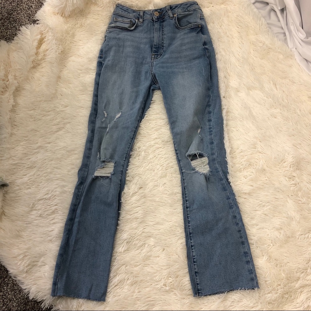 DISTRESSED HIGH WAISTED LIGHT WASH DENIM